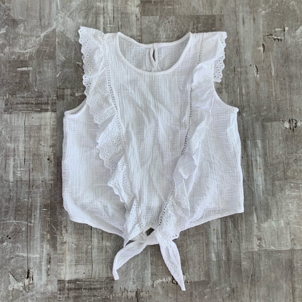 Summery sleeveless blouse